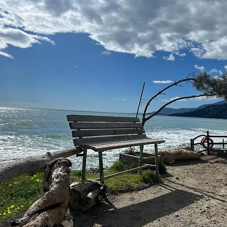 Segelboot Cala Del Forte 文蒂米利亚