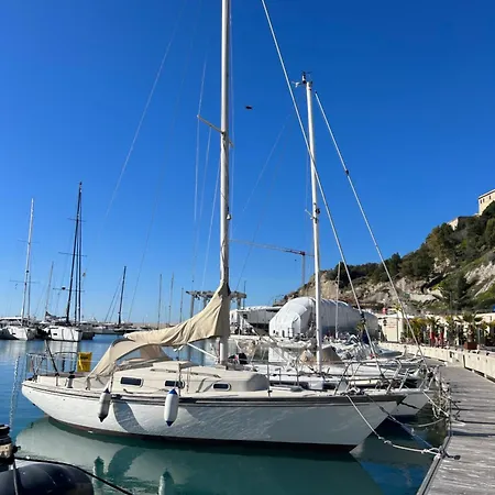 Segelboot Cala Del Forte ונטימיגליה