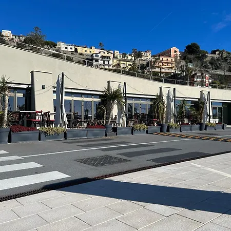 Segelboot Cala Del Forte ונטימיגליה